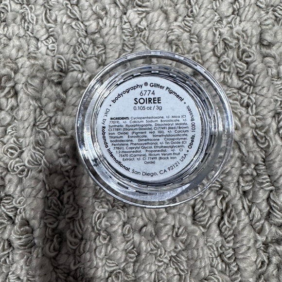 Bodyography Silver Glitter Eyeshadow - Picture 2 of 6